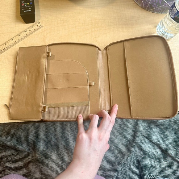 Minimalist Muji-Style Tan Leather Stationery Pouch - Picture 5 of 10
